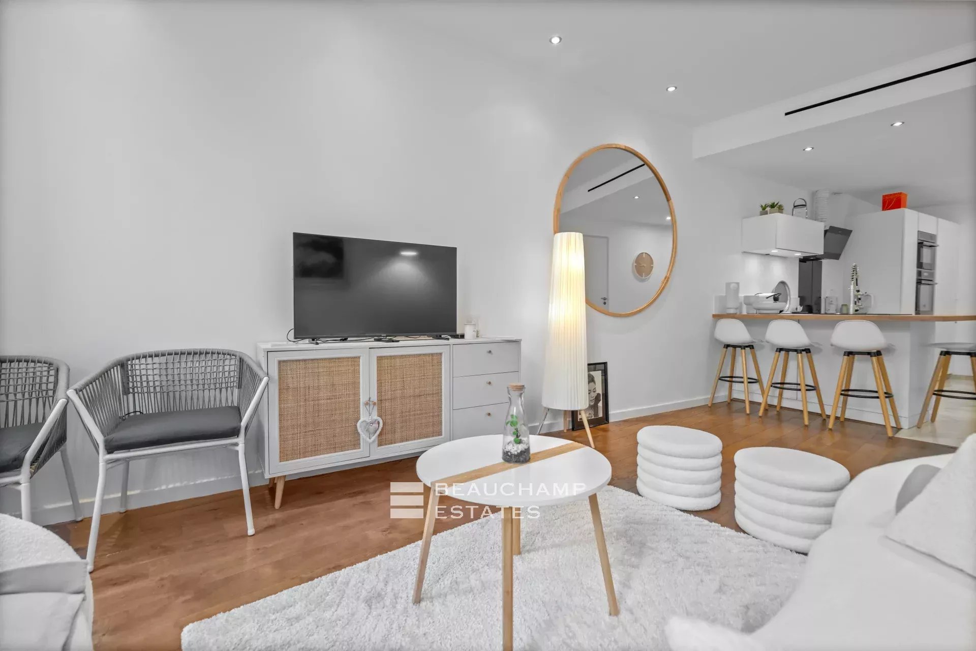 Cannes center – Superb fully renovated 2-room apartment Cannes center – Superb fully renovated 2-room apartment