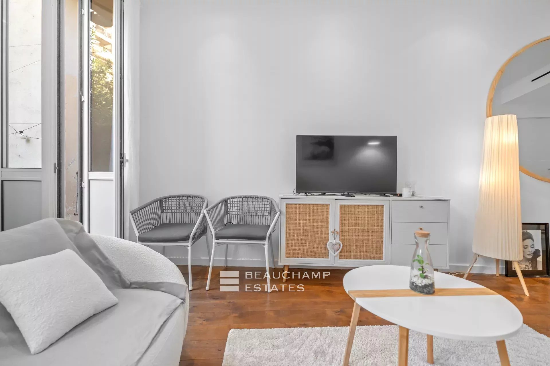 Cannes center – Superb fully renovated 2-room apartment Cannes center – Superb fully renovated 2-room apartment