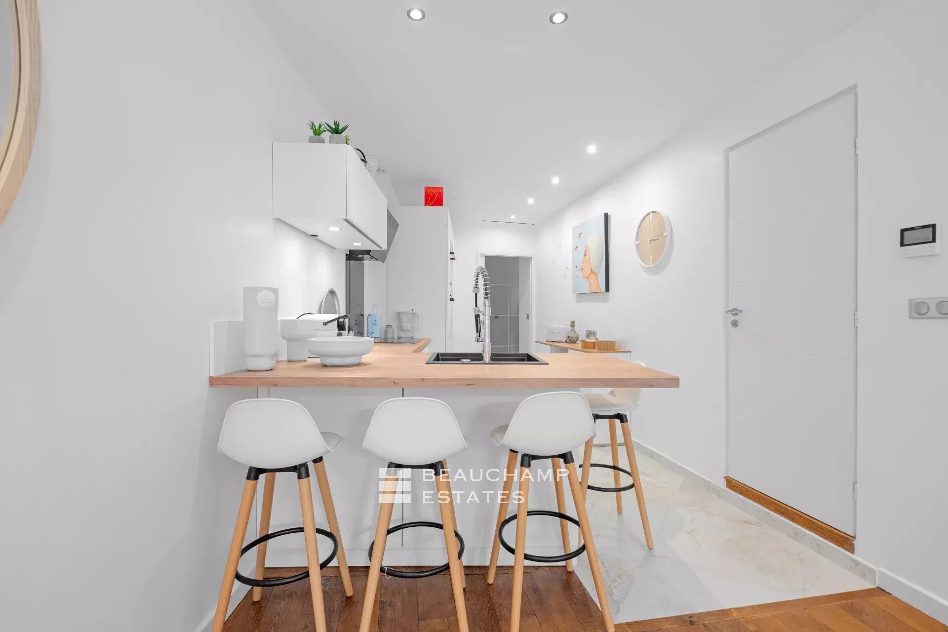 Cannes center – Superb fully renovated 2-room apartment Cannes center – Superb fully renovated 2-room apartment