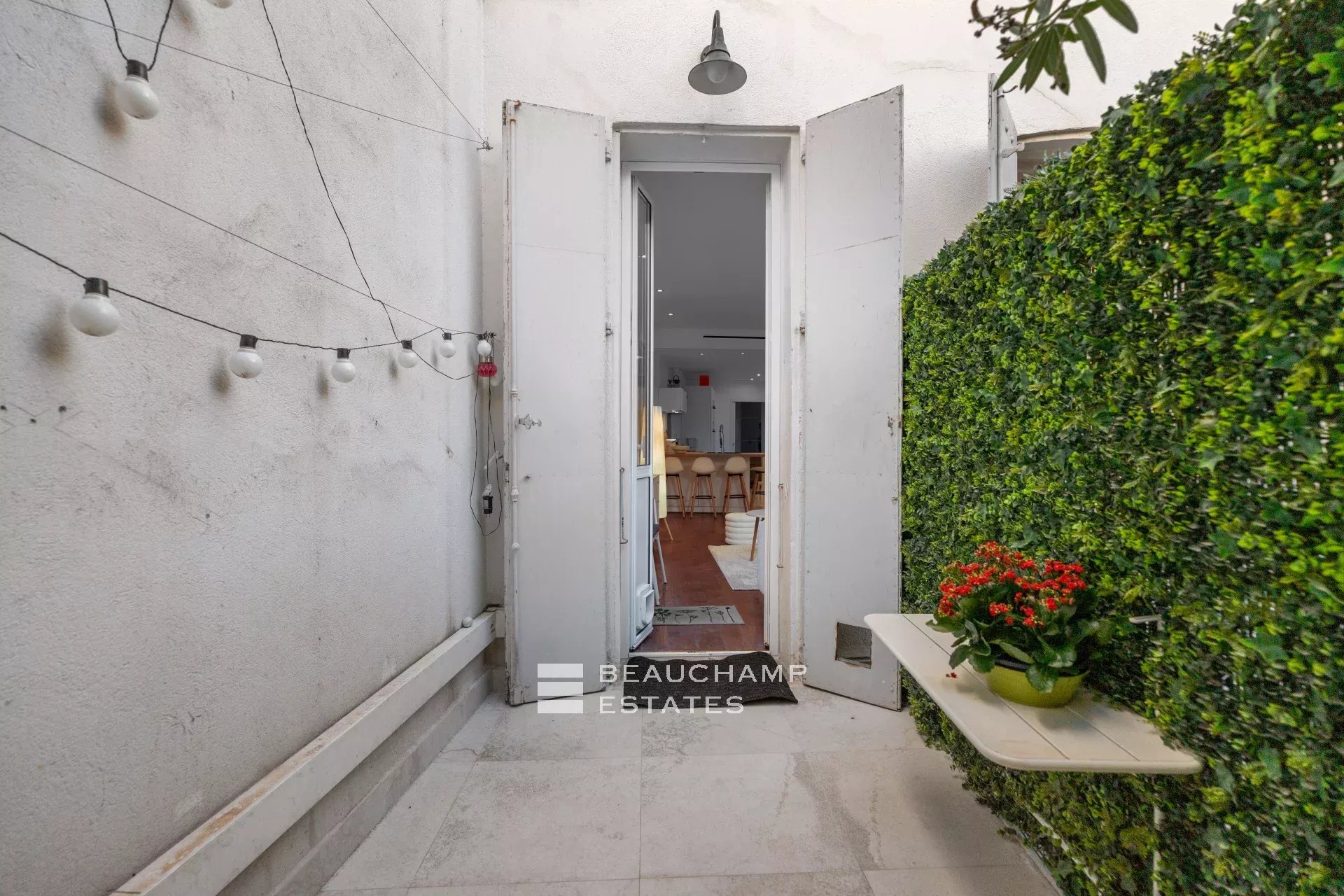 Cannes center – Superb fully renovated 2-room apartment Cannes center – Superb fully renovated 2-room apartment