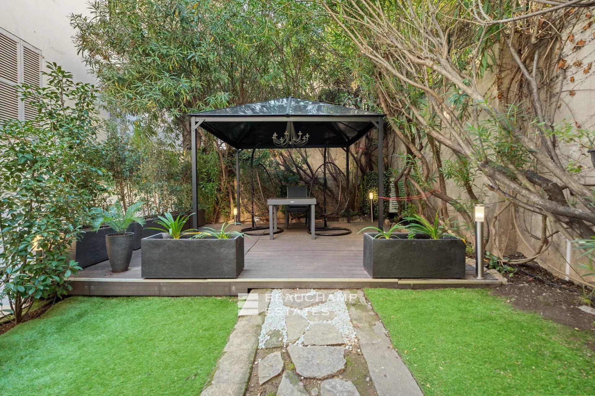 Cannes center – Superb fully renovated 2-room apartment Cannes center – Superb fully renovated 2-room apartment