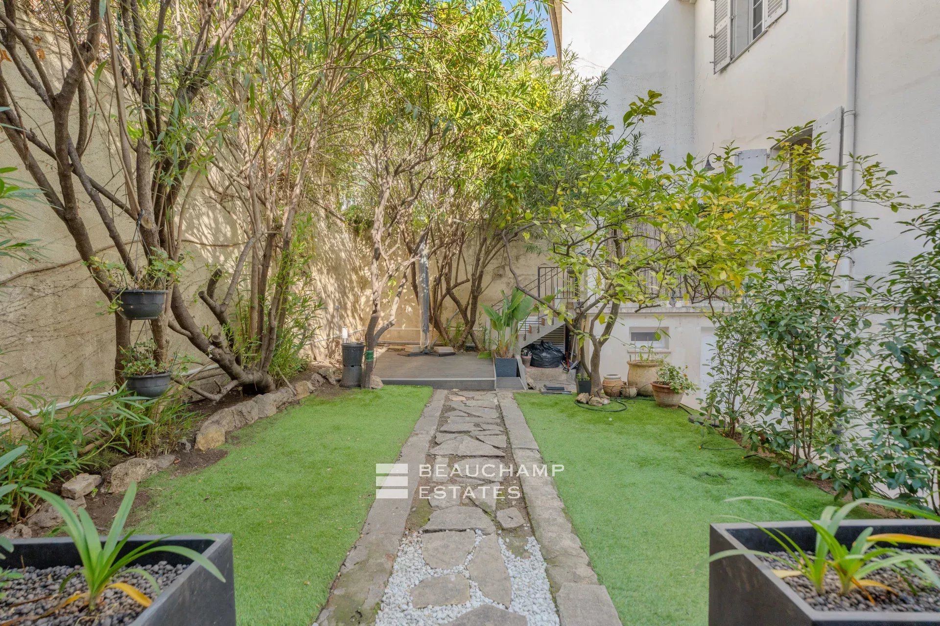 Cannes center – Superb fully renovated 2-room apartment Cannes center – Superb fully renovated 2-room apartment