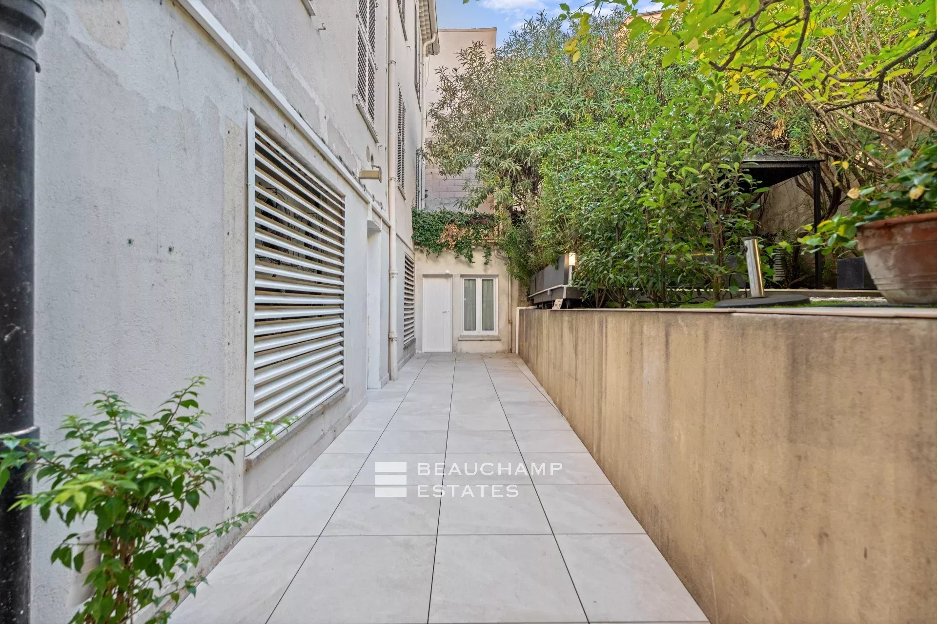 Cannes center – Superb fully renovated 2-room apartment Cannes center – Superb fully renovated 2-room apartment