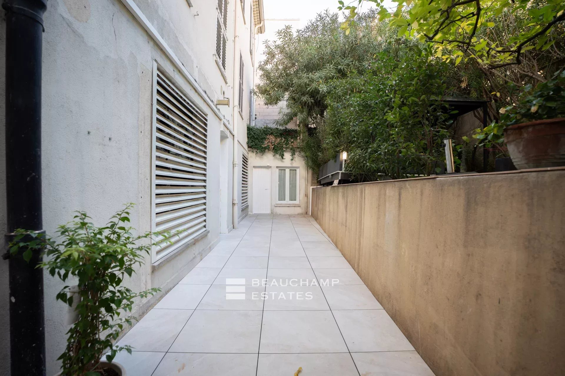 Cannes center – Superb fully renovated 2-room apartment Cannes center – Superb fully renovated 2-room apartment