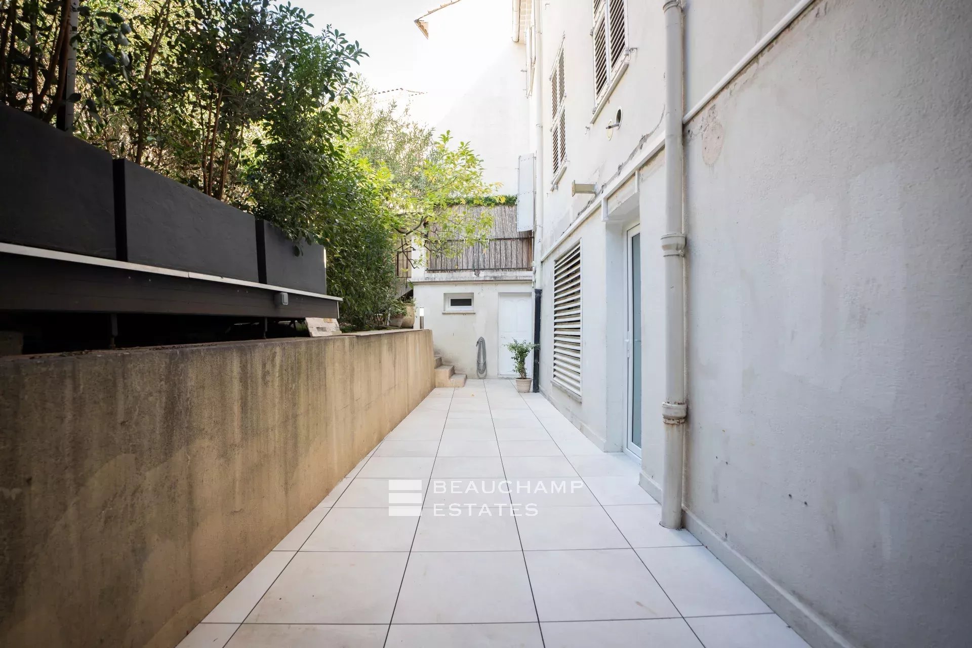 Cannes center – Superb fully renovated 2-room apartment Cannes center – Superb fully renovated 2-room apartment