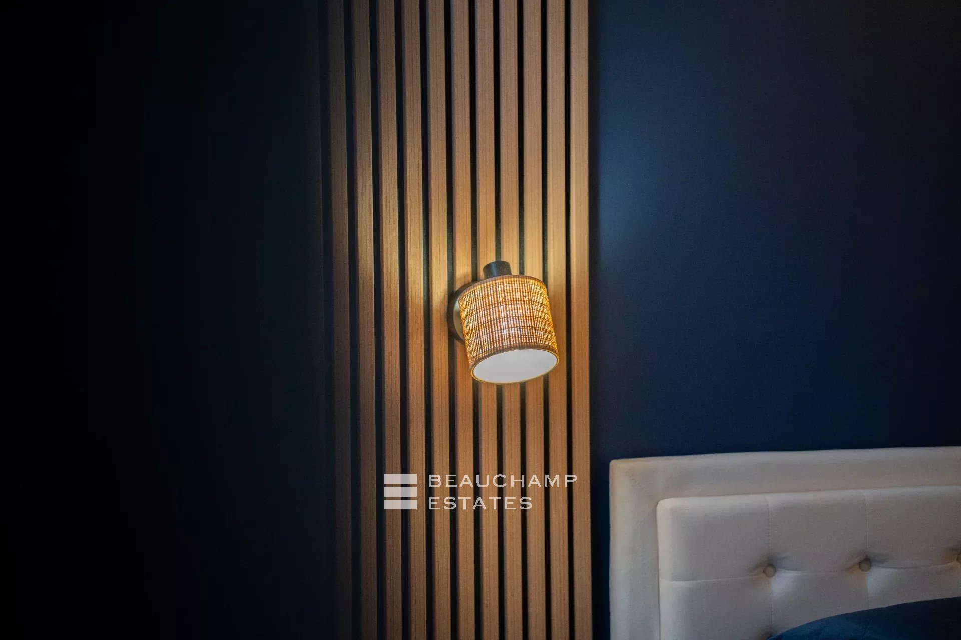 Cannes center – Superb fully renovated 2-room apartment Cannes center – Superb fully renovated 2-room apartment