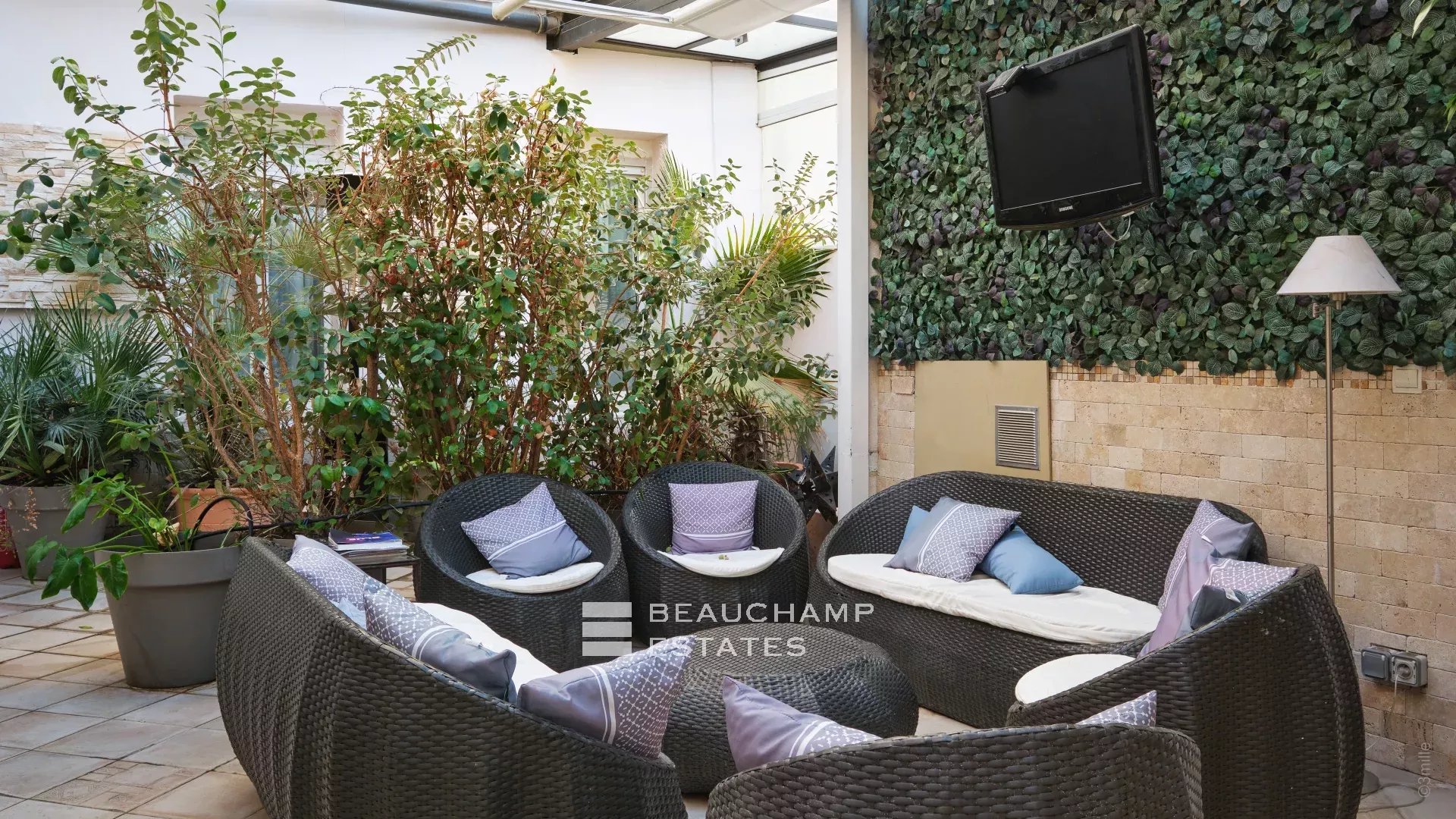 Cannes Centre – Résidence de 12 studios et terrasse commune Cannes Centre – Residence of 12 studios and common terrace