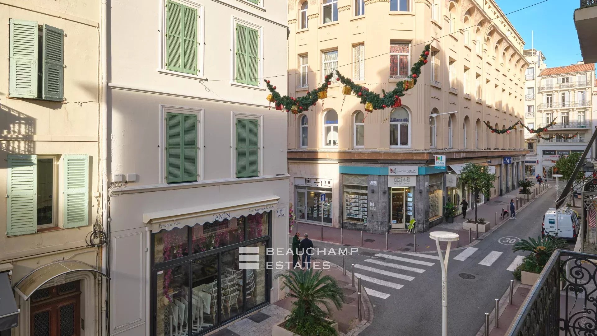 Cannes Centre – Résidence de 12 studios et terrasse commune Cannes Centre – Residence of 12 studios and common terrace