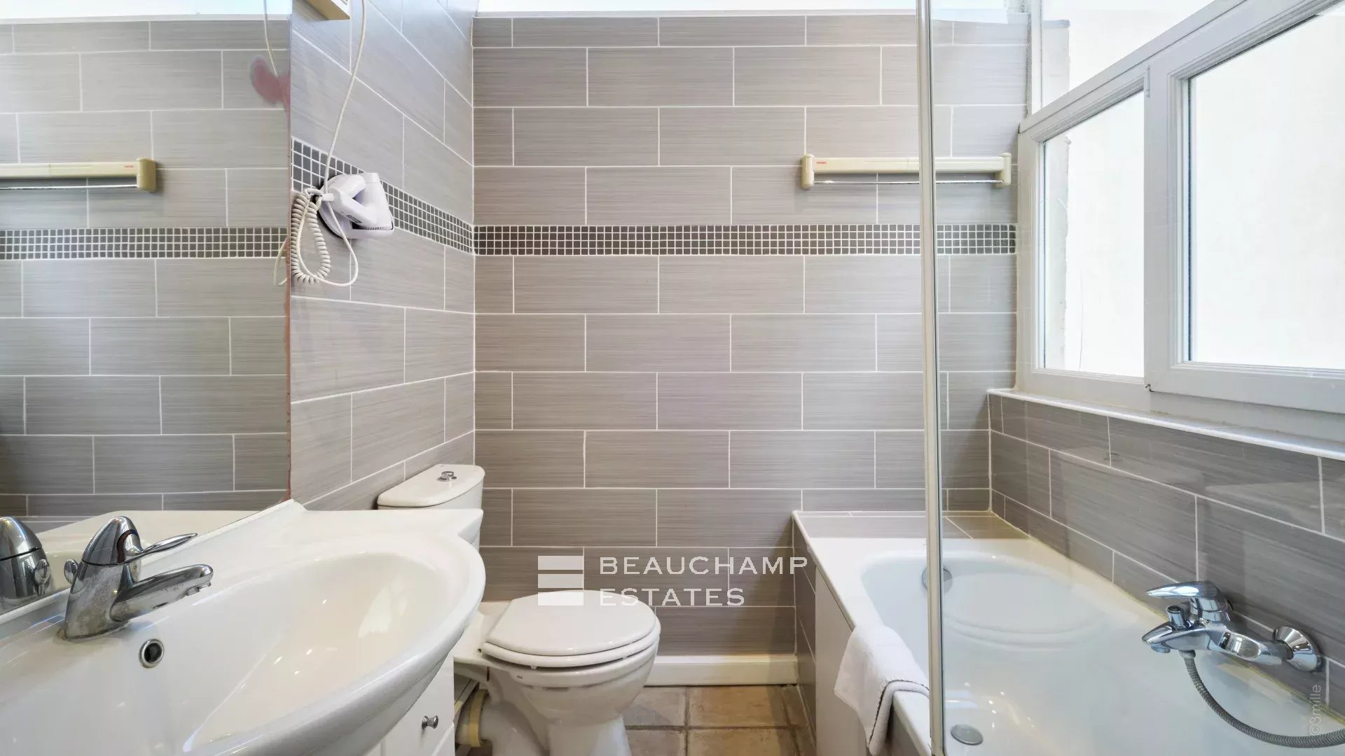 Cannes Centre – Résidence de 12 studios et terrasse commune Cannes Centre – Residence of 12 studios and common terrace