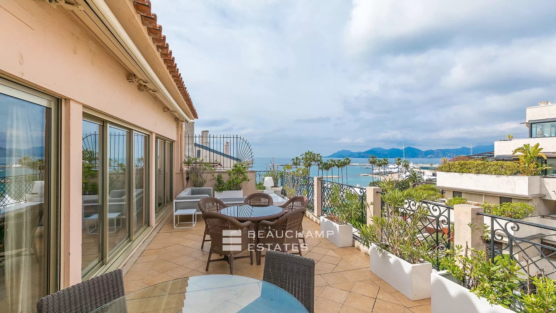 Cannes proche Croisette – Sublime appartement avec terrasses Cannes close Croisette – Apartment with Terrace