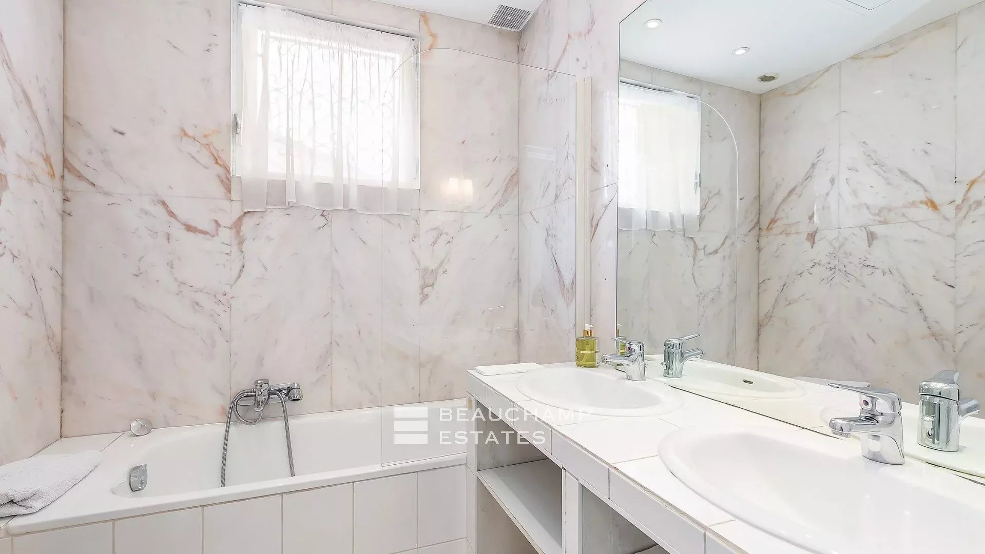 Cannes proche Croisette – Sublime appartement avec terrasses Cannes close Croisette – Apartment with Terrace