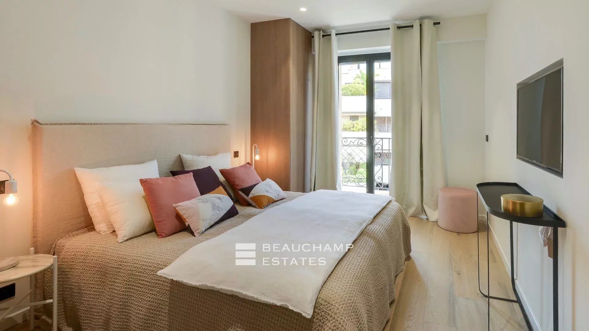 Cannes close to Croisette – Design 4 bedrooms Apartment Cannes close to Croisette – Design 4 bedrooms Apartment