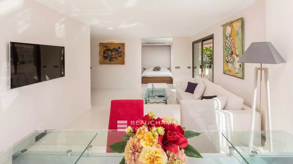 Cannes close to the Palais – Luxurious 3 bedroom apartment with terrace