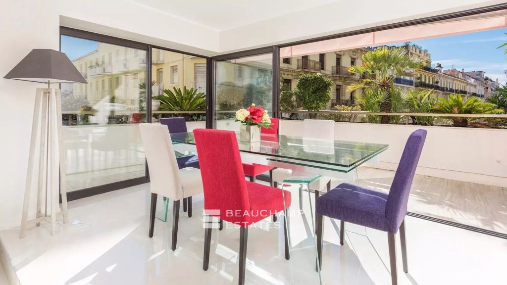 Cannes close to the Palais – Luxurious 3 bedroom apartment with terrace