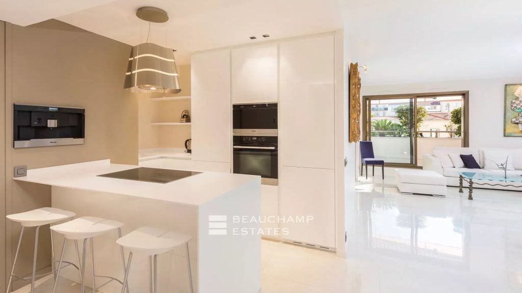 Cannes close to the Palais – Luxurious 3 bedroom apartment with terrace