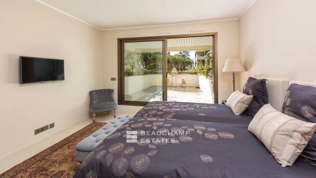 Cannes close to the Palais – Luxurious 3 bedroom apartment with terrace