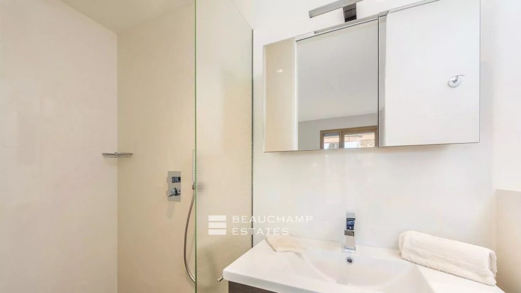 Cannes close to the Palais – Luxurious 3 bedroom apartment with terrace