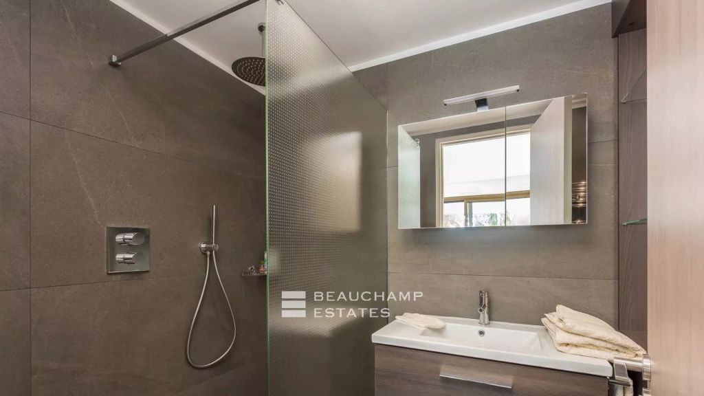 Cannes close to the Palais – Luxurious 3 bedroom apartment with terrace