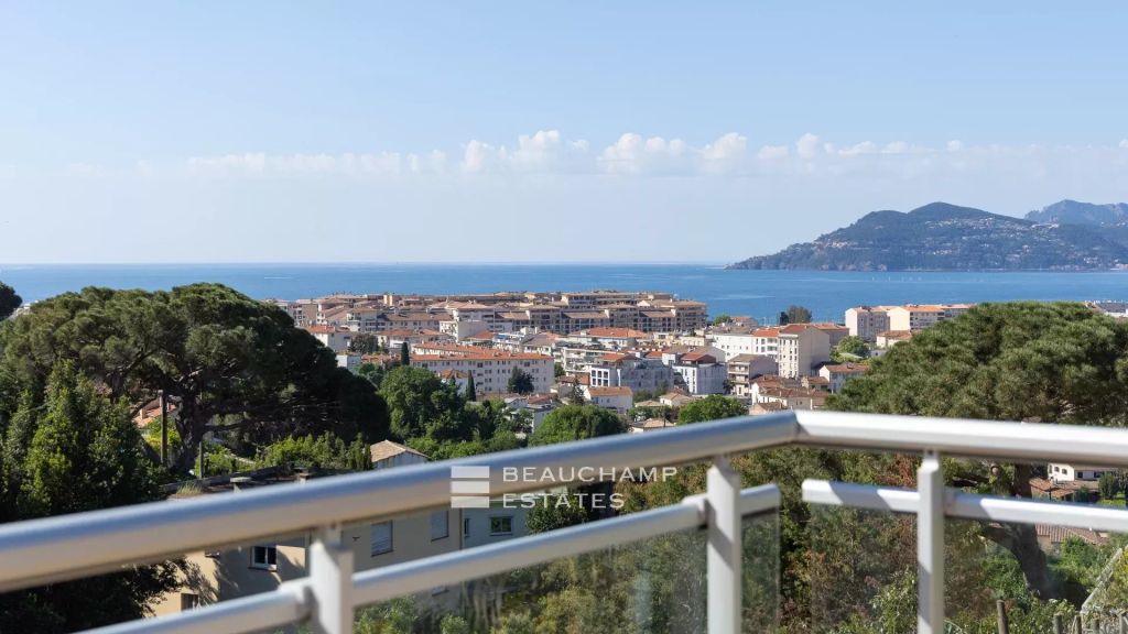 Cannes – Contemporary villa with sea view