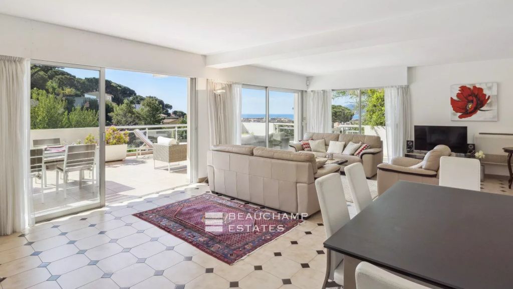 Cannes – Contemporary villa with sea view