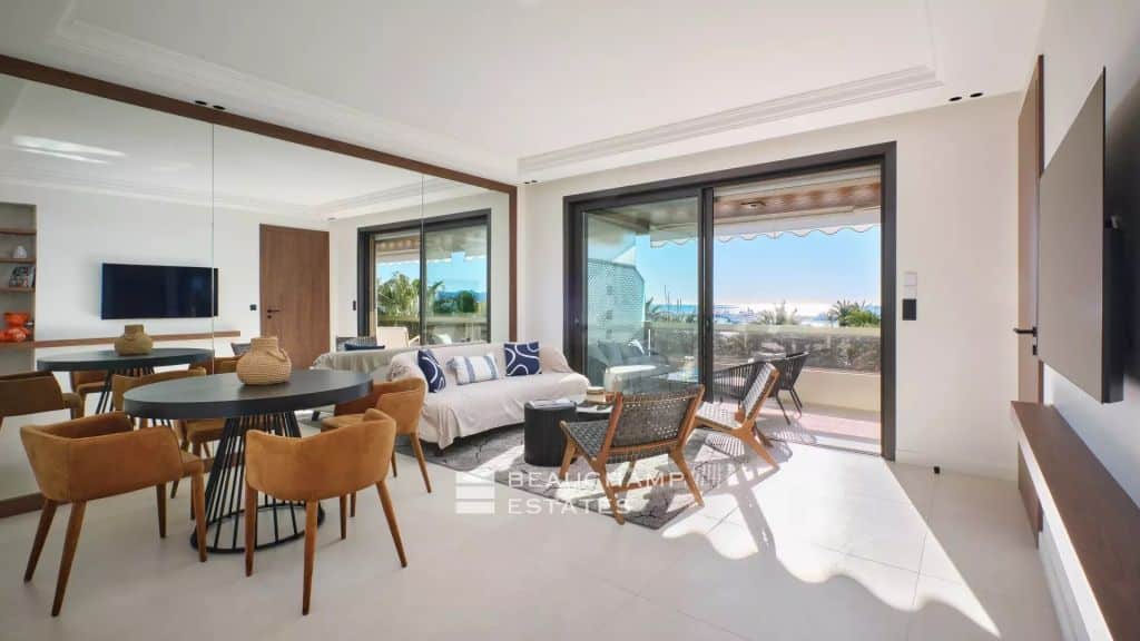 CANNES CROISETTE – 3 ROOMS RENOVATED PANORAMIC SEA VIEW