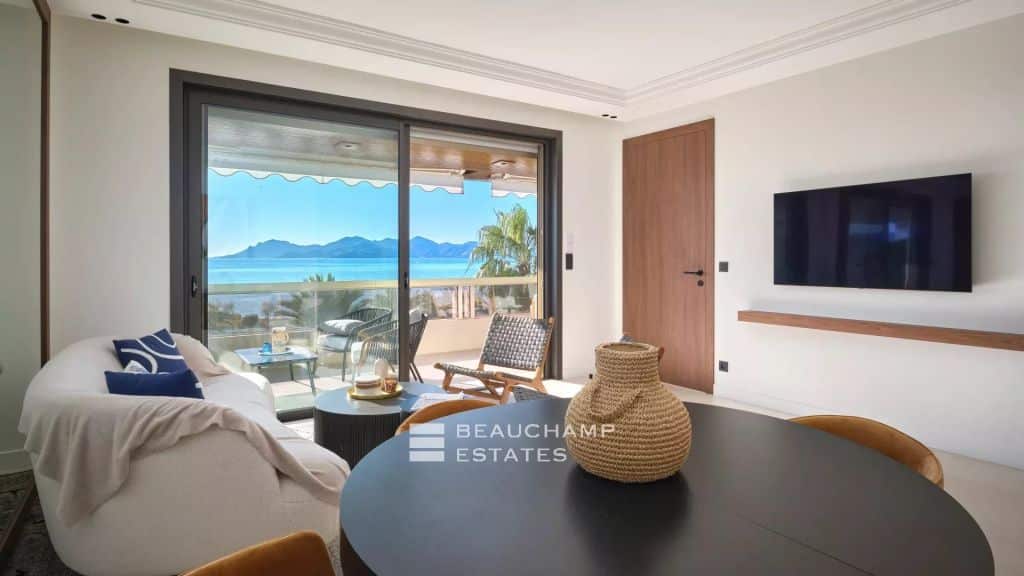CANNES CROISETTE – 3 ROOMS RENOVATED PANORAMIC SEA VIEW