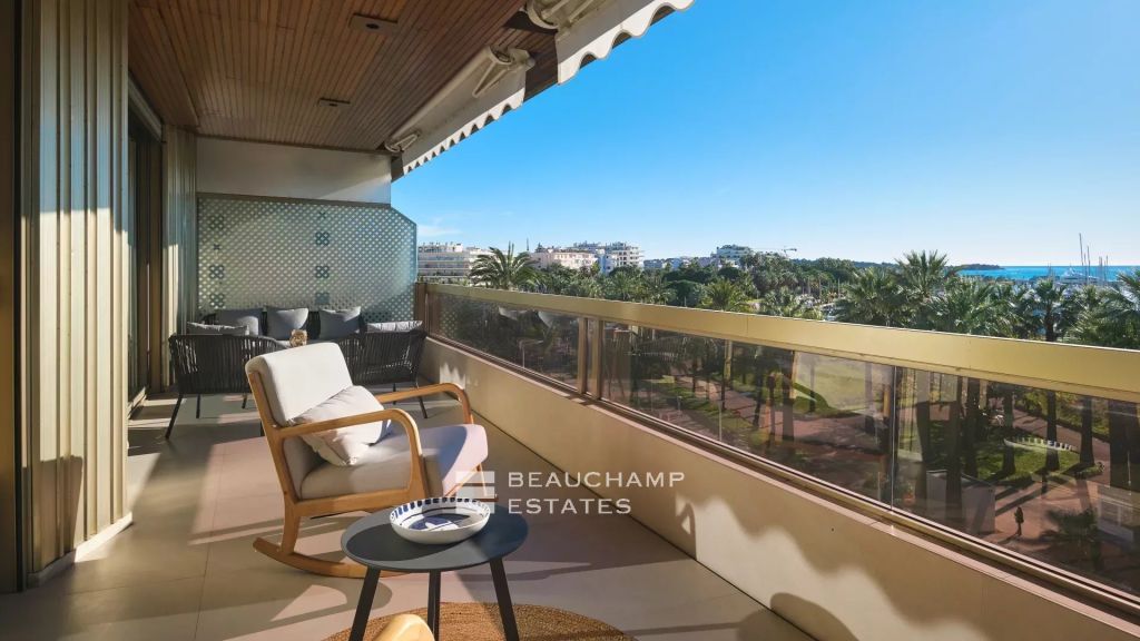 CANNES CROISETTE – 3 ROOMS RENOVATED PANORAMIC SEA VIEW