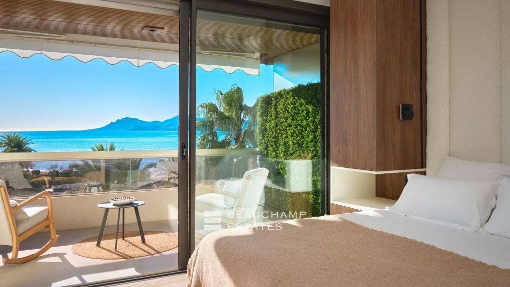 CANNES CROISETTE – 3 ROOMS RENOVATED PANORAMIC SEA VIEW