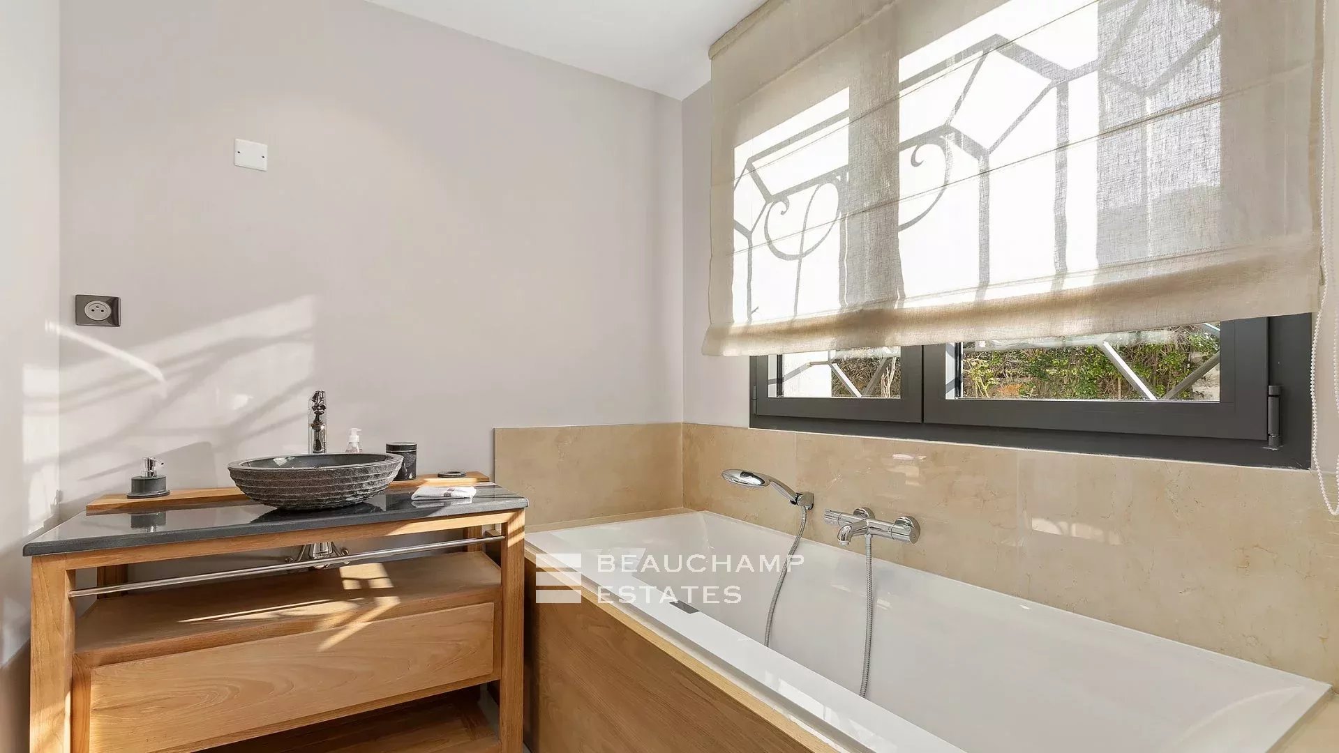 Cannes Croisette 5 bedrooms villa Cannes Croisette 5 bedrooms villa