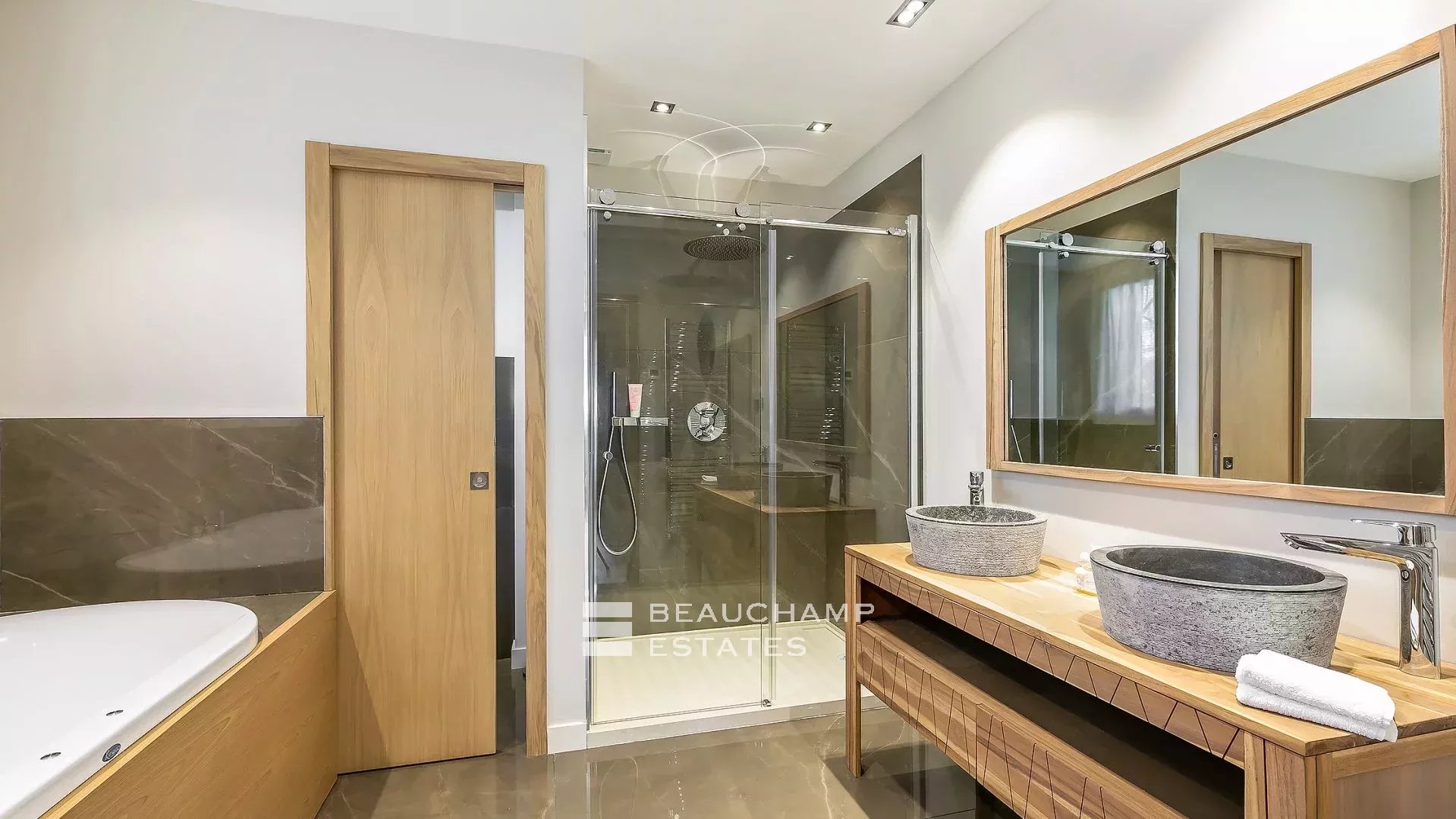 Cannes Croisette 5 bedrooms villa Cannes Croisette 5 bedrooms villa