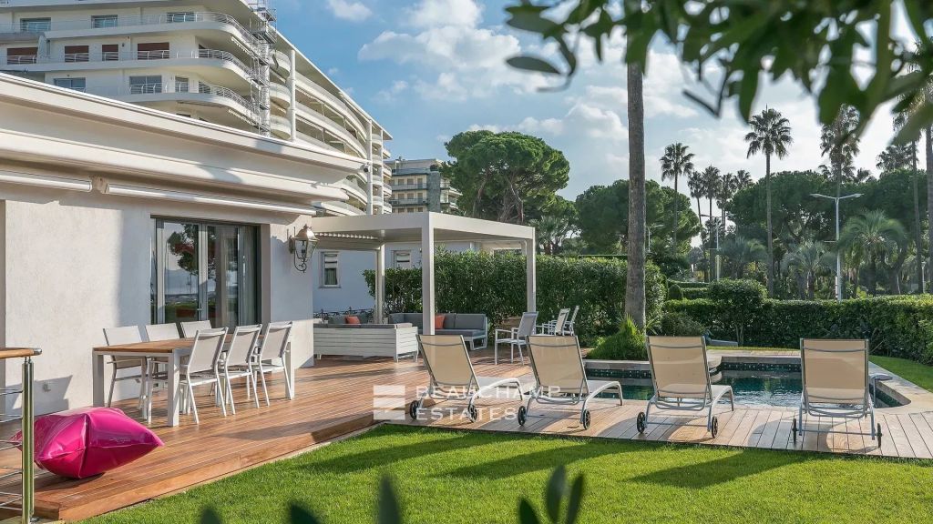 Cannes Croisette 5 bedrooms villa