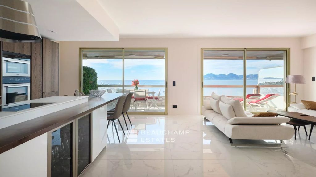 Cannes Croisette – appartement avec vue mer panoramique