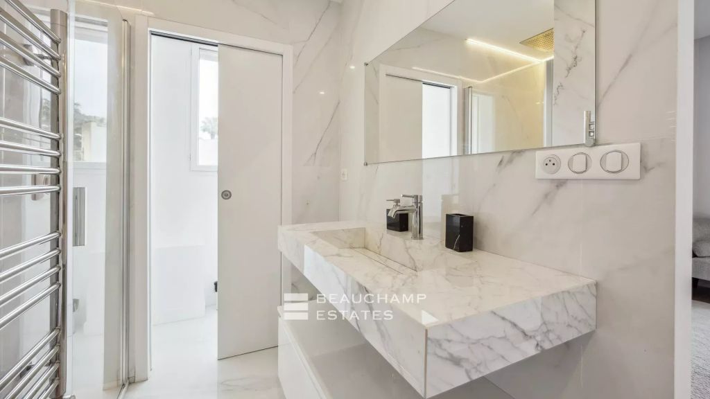 Cannes Croisette – Beautiful 2 bedroom apartment entirely renovated