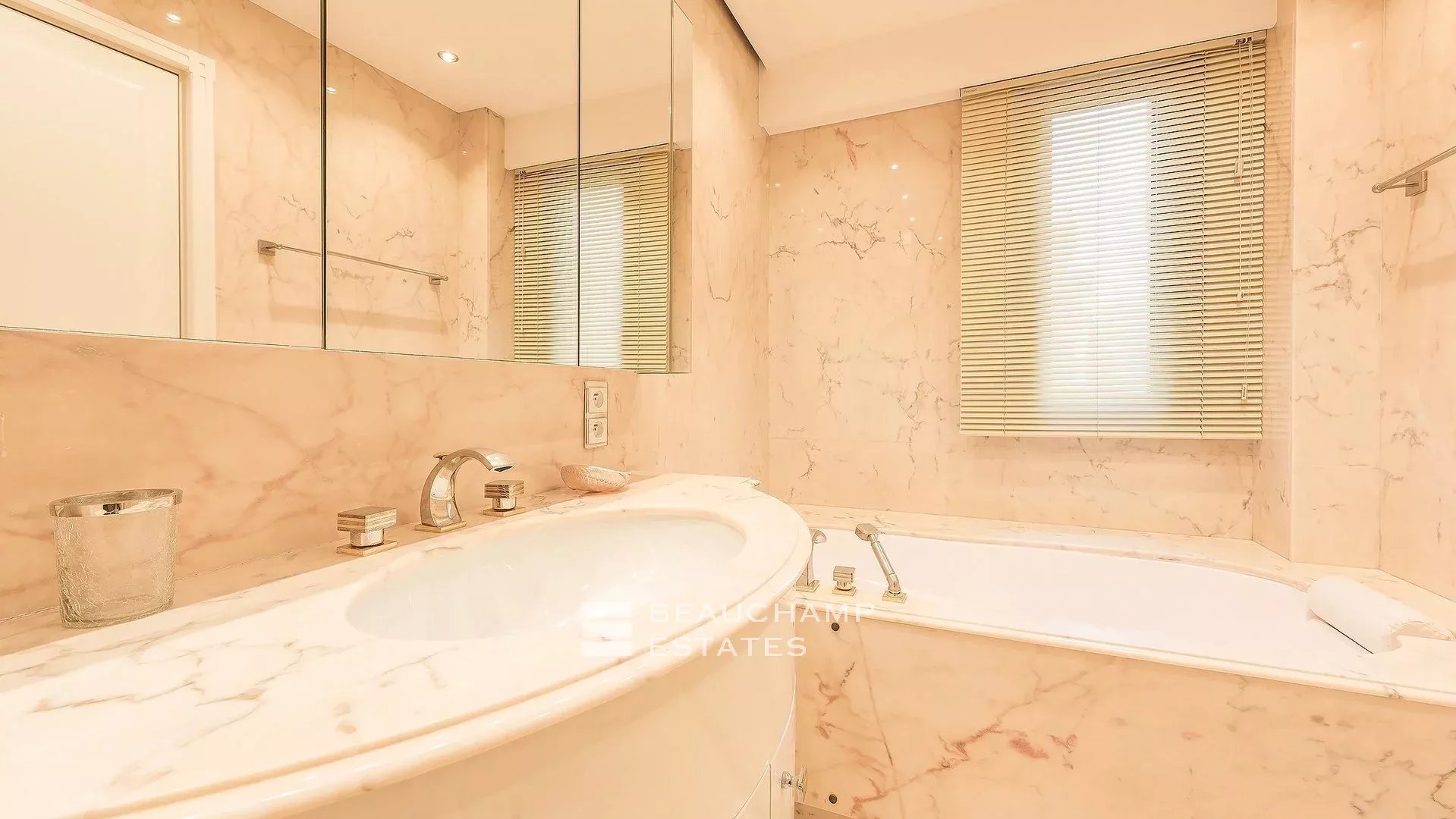 Cannes Croisette – Bel appartement avec 3 Chambres Cannes Croisette – Beautiful 3 bedrooms Apartment