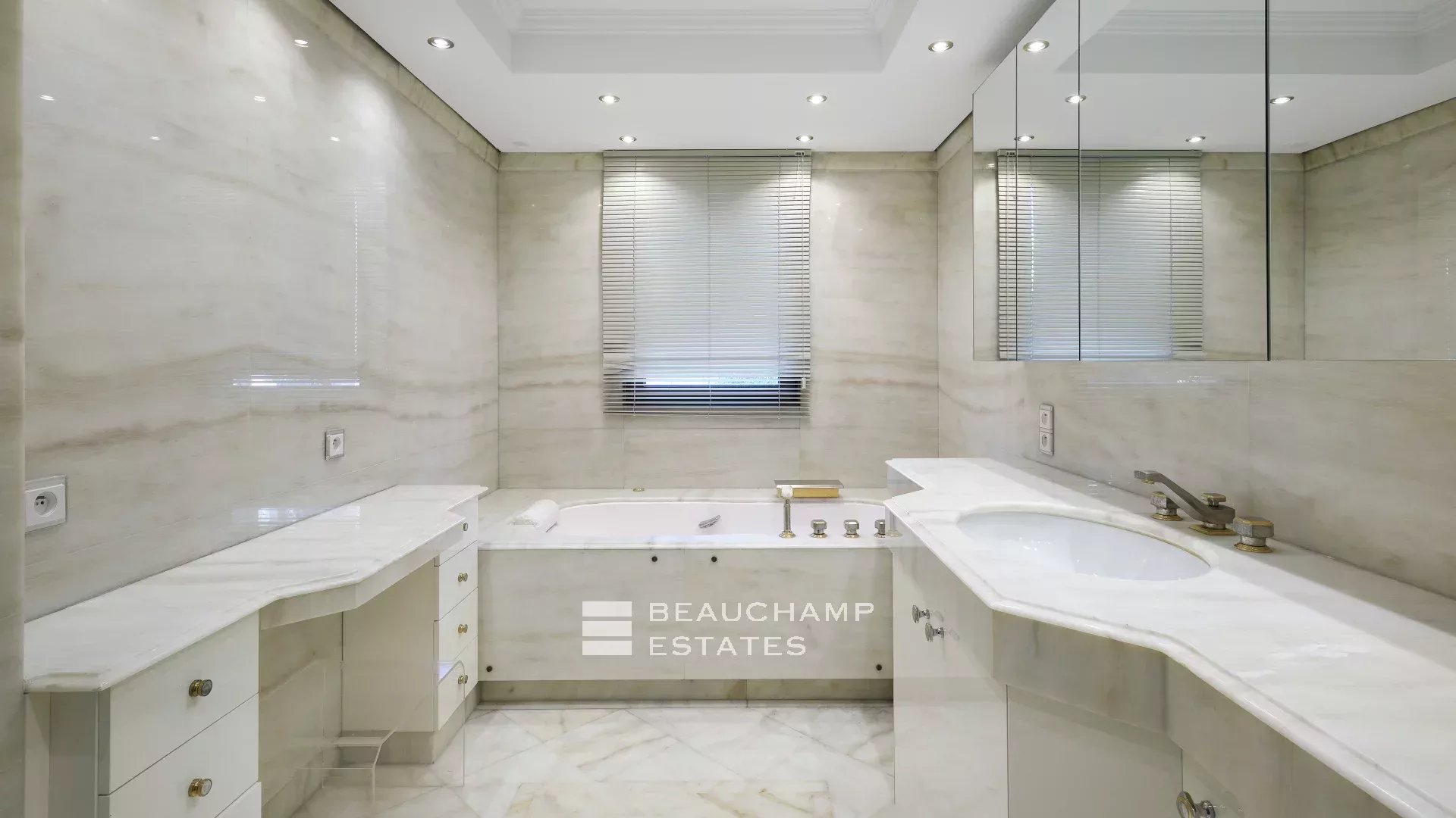 Cannes Croisette – Bel appartement avec 3 Chambres Cannes Croisette – Beautiful 3 bedrooms Apartment