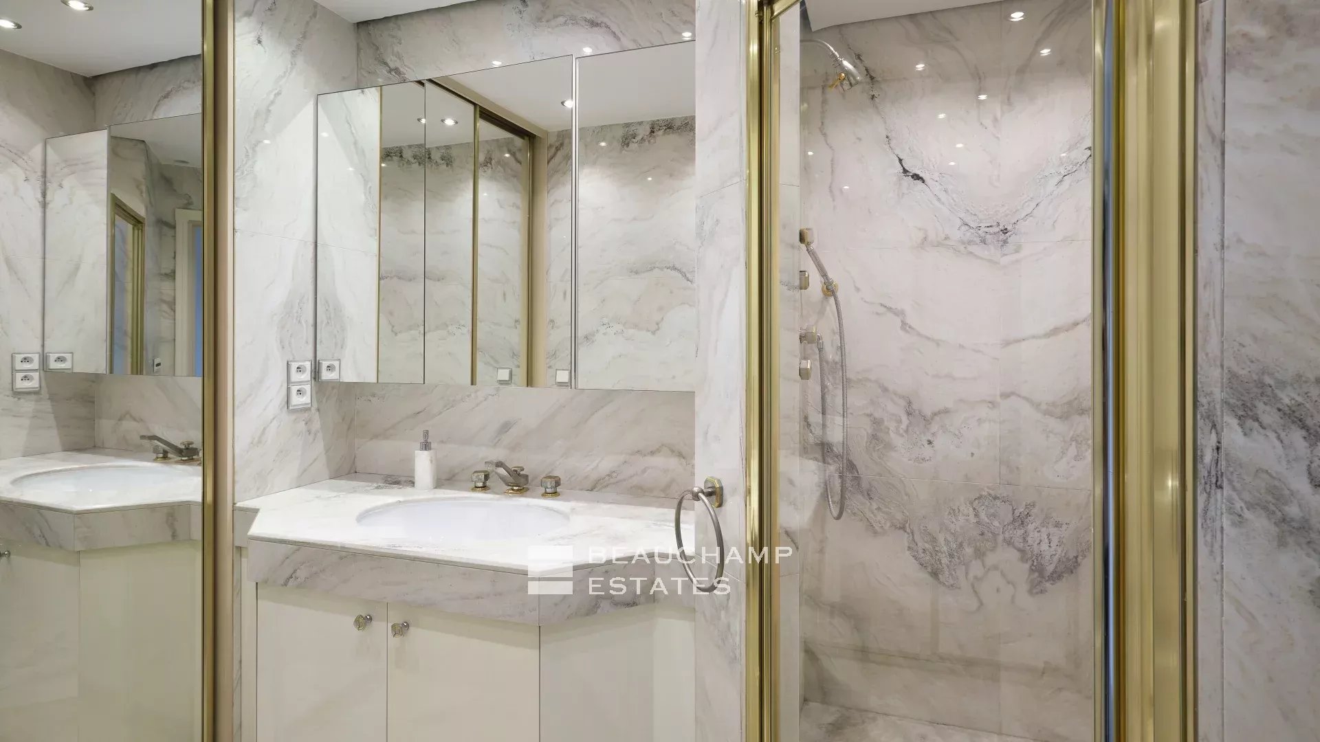 Cannes Croisette – Bel appartement avec 3 Chambres Cannes Croisette – Beautiful 3 bedrooms Apartment