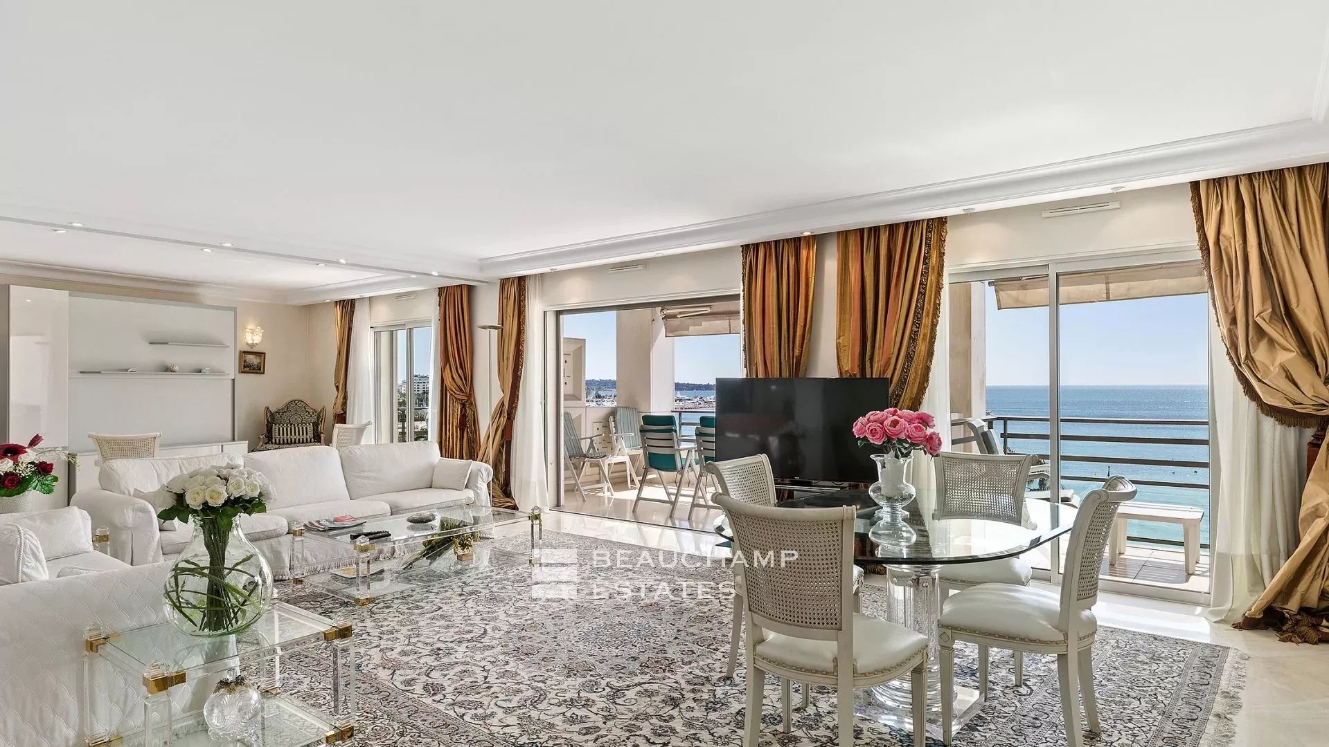Cannes Croisette – Magnificent Apartment with Terrace Cannes Croisette – Magnificent Apartment with Terrace