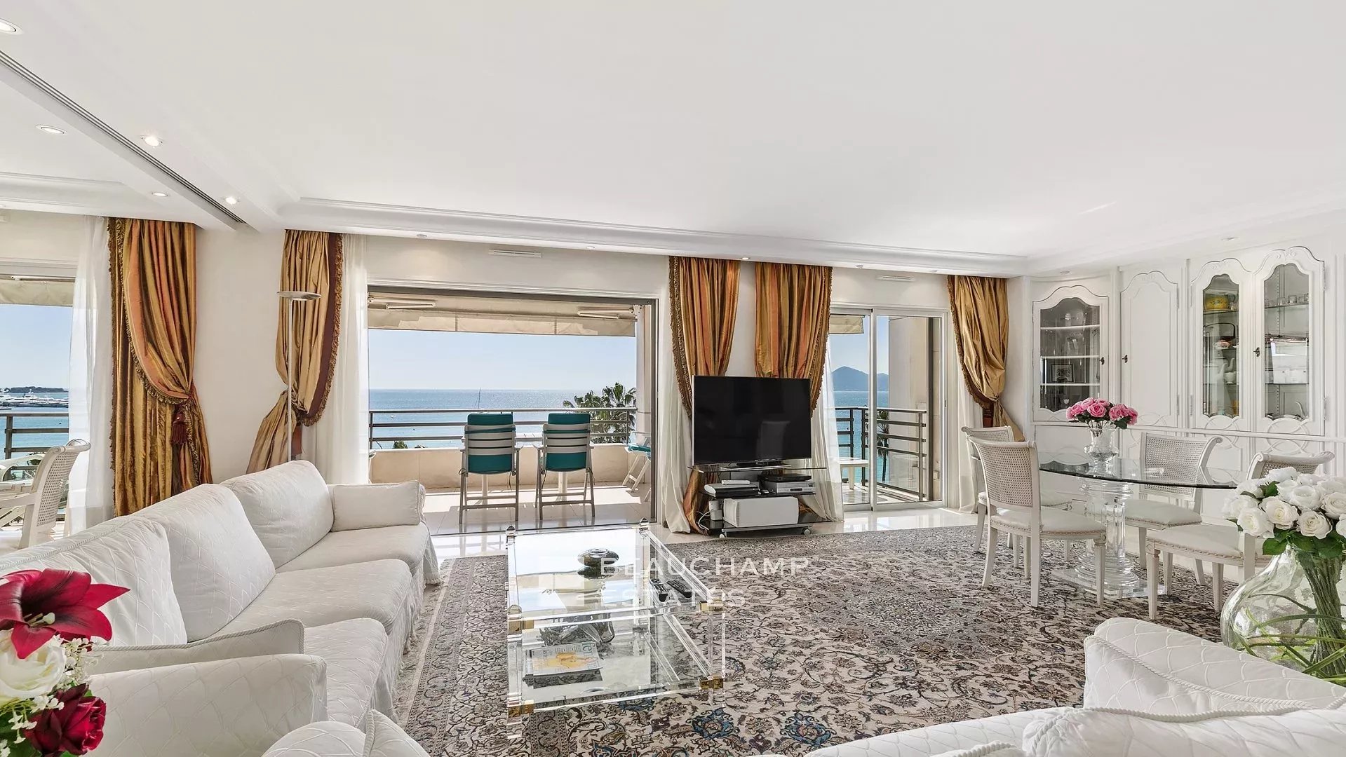 Cannes Croisette – Magnificent Apartment with Terrace Cannes Croisette – Magnificent Apartment with Terrace