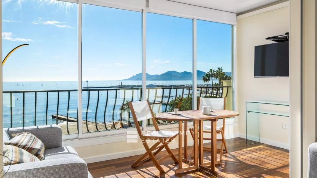 Cannes Croisette – Sea view apartment