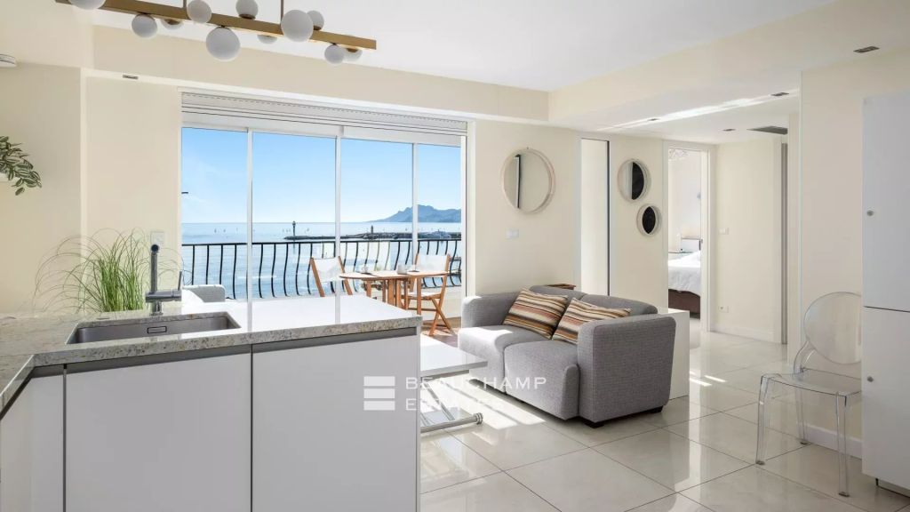 Cannes Croisette – Sea view apartment