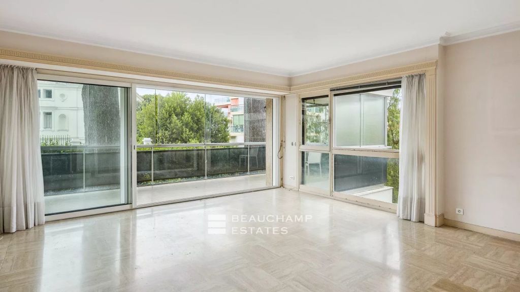 Cannes Montfleury – Opportunity: Quiet 2-Bedroom Apartment to Renovate