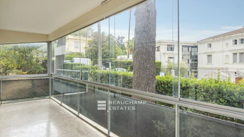 Cannes Montfleury – Opportunity: Quiet 2-Bedroom Apartment to Renovate