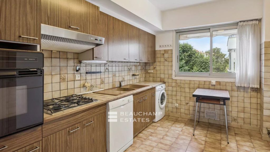 Cannes Montfleury – Opportunity: Quiet 2-Bedroom Apartment to Renovate