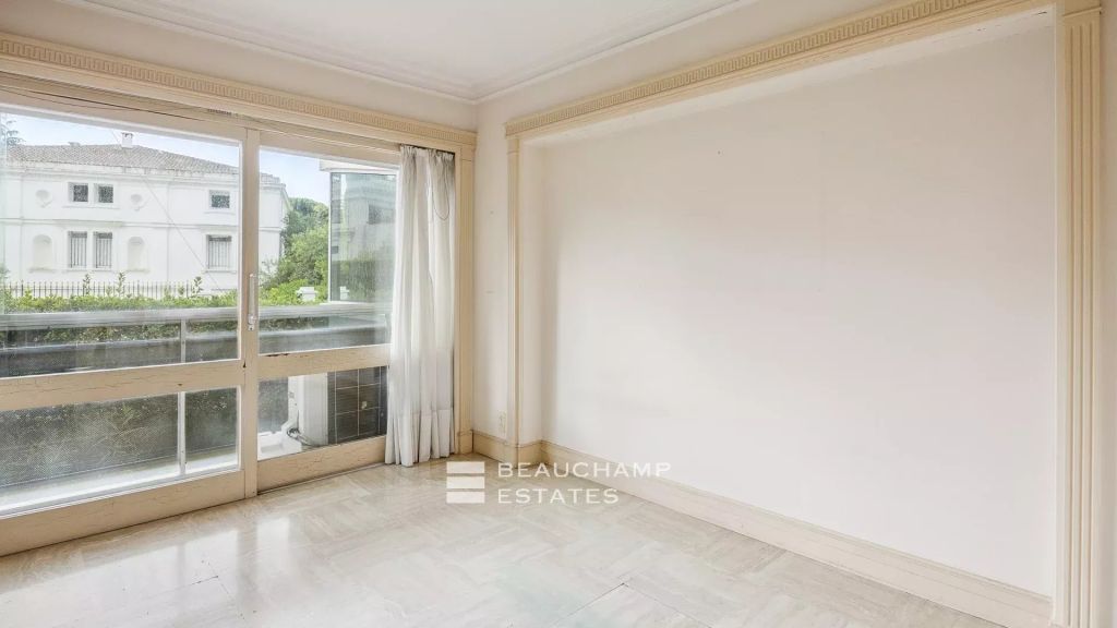 Cannes Montfleury – Opportunity: Quiet 2-Bedroom Apartment to Renovate
