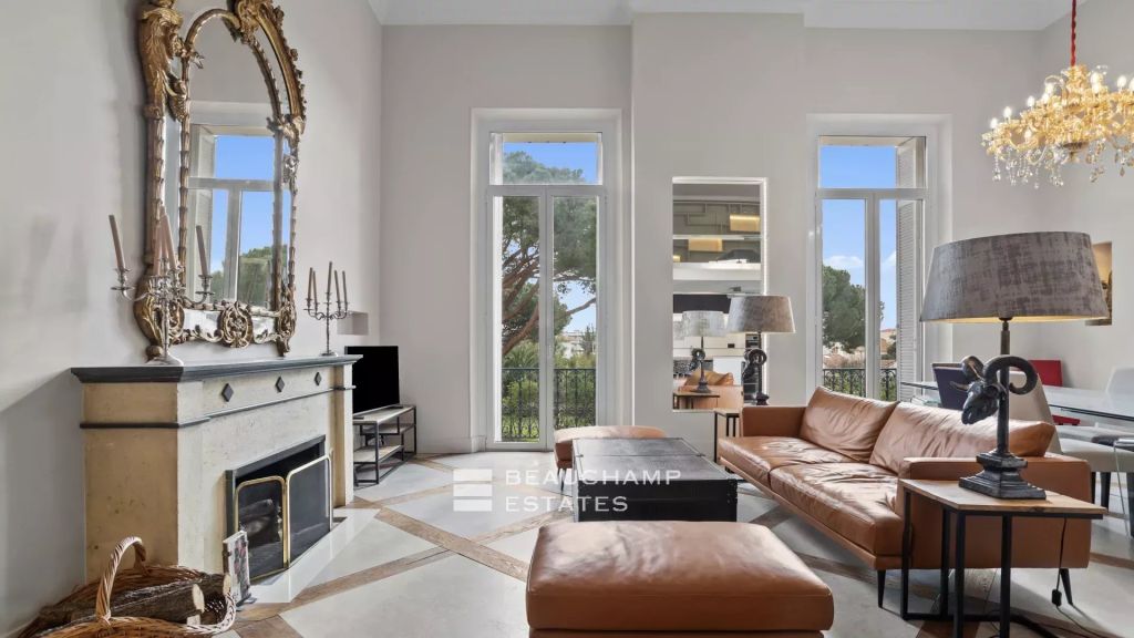 Cannes Moure Rouge – Beautiful Duplex apartment entirely renovated