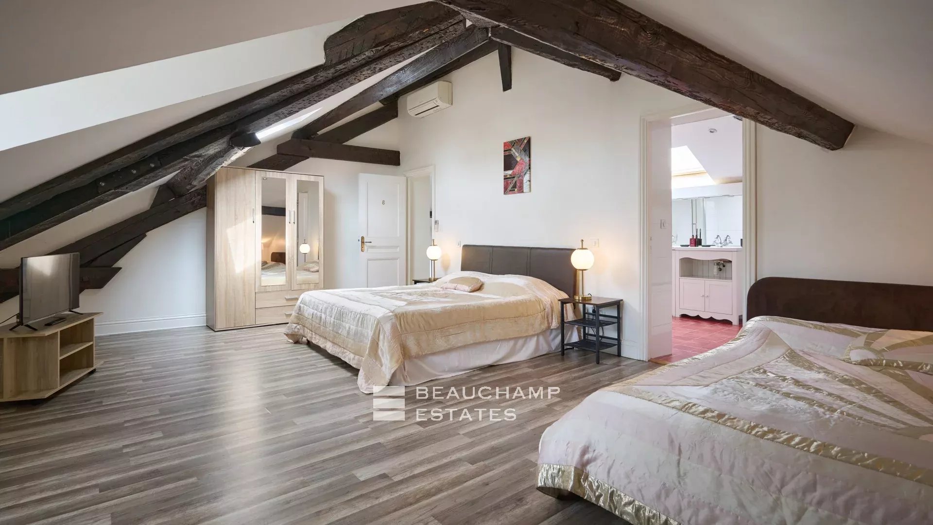 Cannes – Superb Villa Belle Epoque located near of center – 10 Bedrooms Cannes – Superb Villa Belle Epoque located near of center – 10 Bedrooms