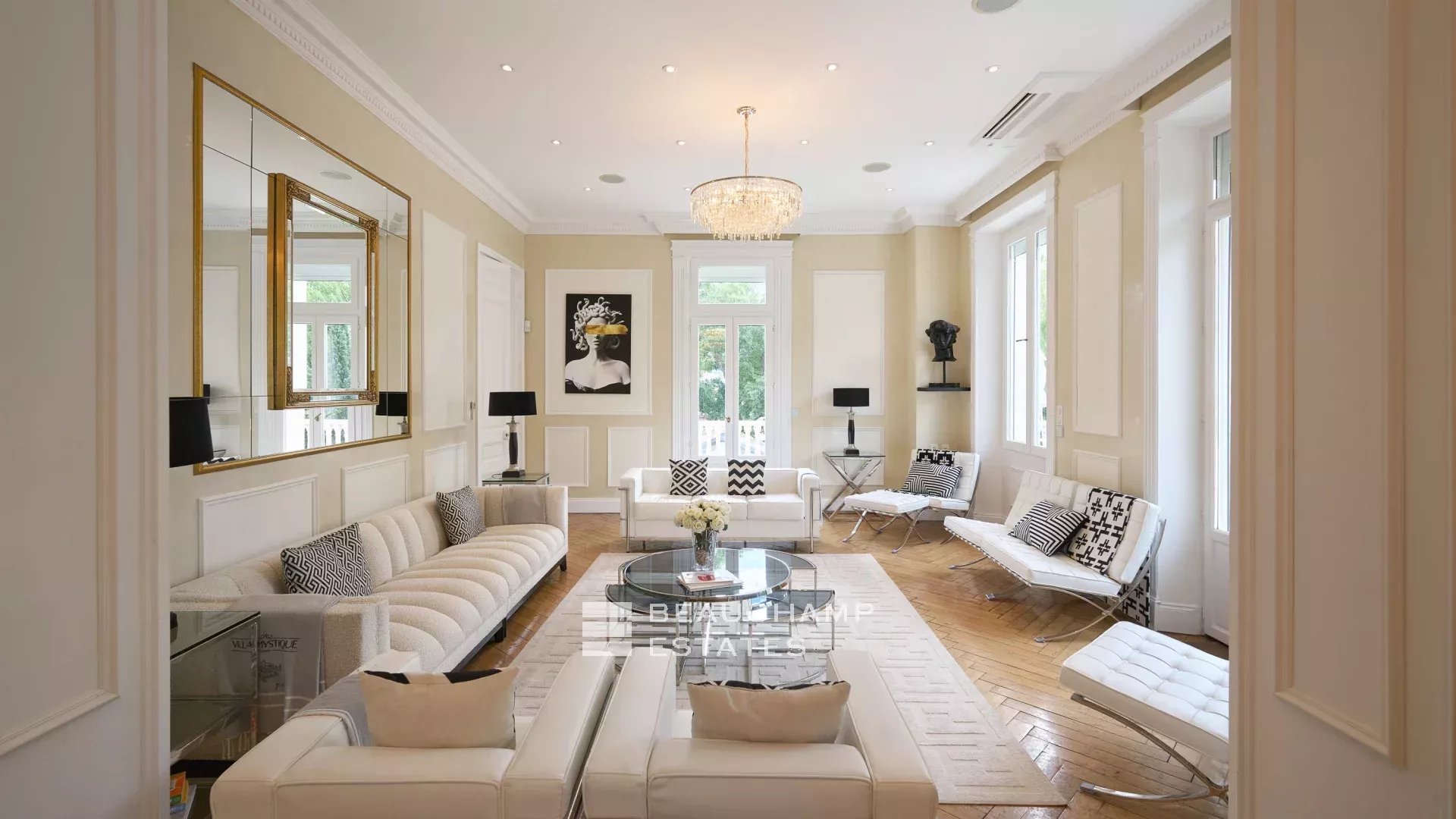 Cannes – Superb Villa Belle Epoque located near of center – 10 Bedrooms Cannes – Superb Villa Belle Epoque located near of center – 10 Bedrooms