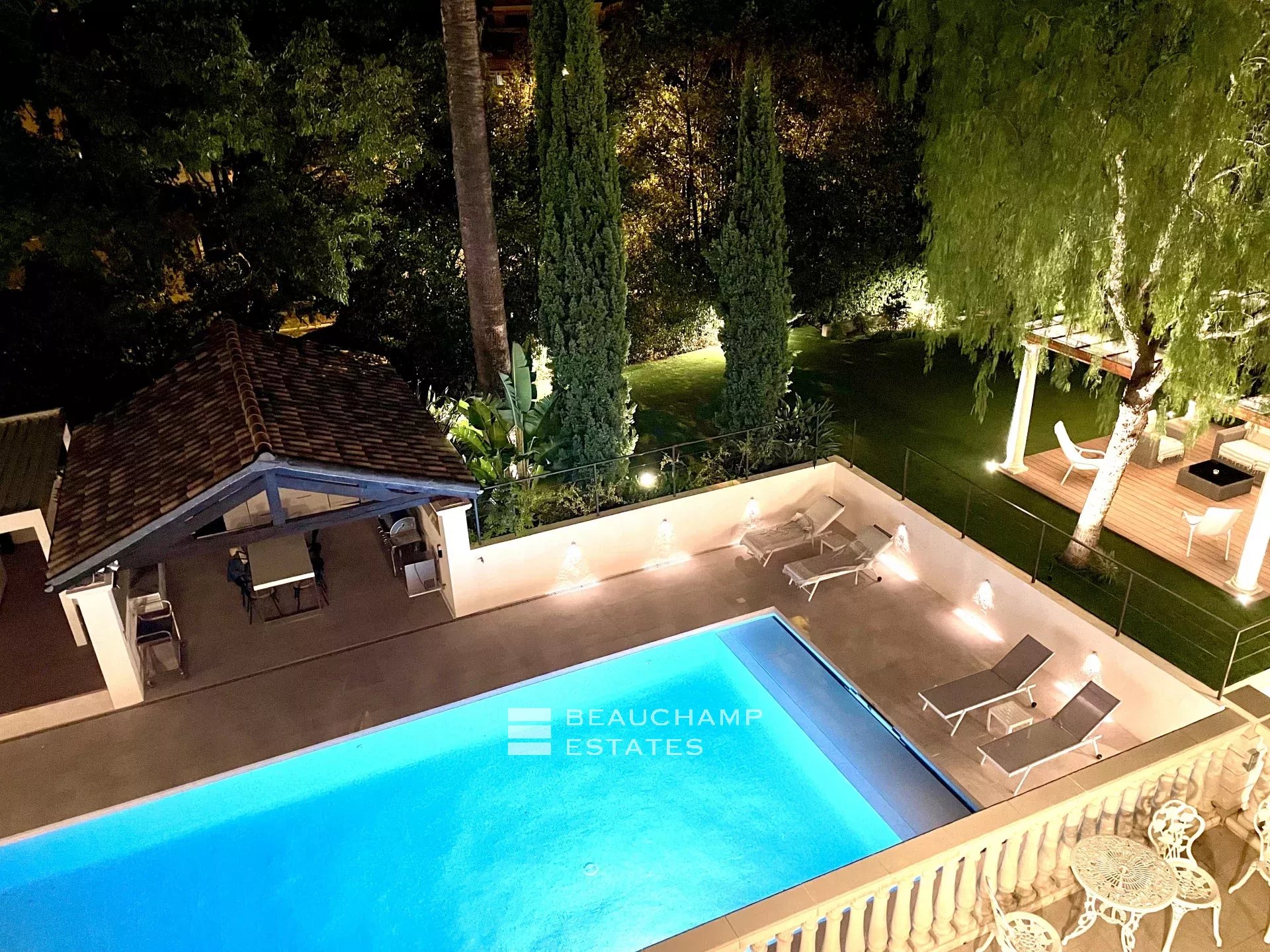 Cannes – Superb Villa Belle Epoque located near of center – 10 Bedrooms Cannes – Superb Villa Belle Epoque located near of center – 10 Bedrooms