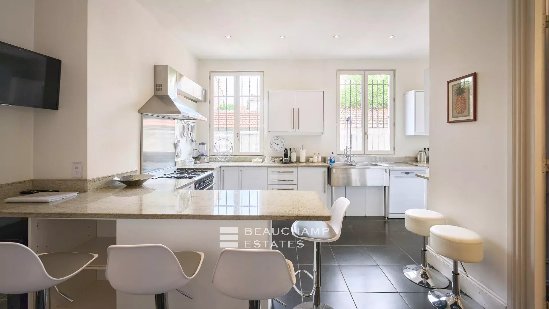 Cannes – Superb Villa Belle Epoque located near of center – 10 Bedrooms Cannes – Superb Villa Belle Epoque located near of center – 10 Bedrooms