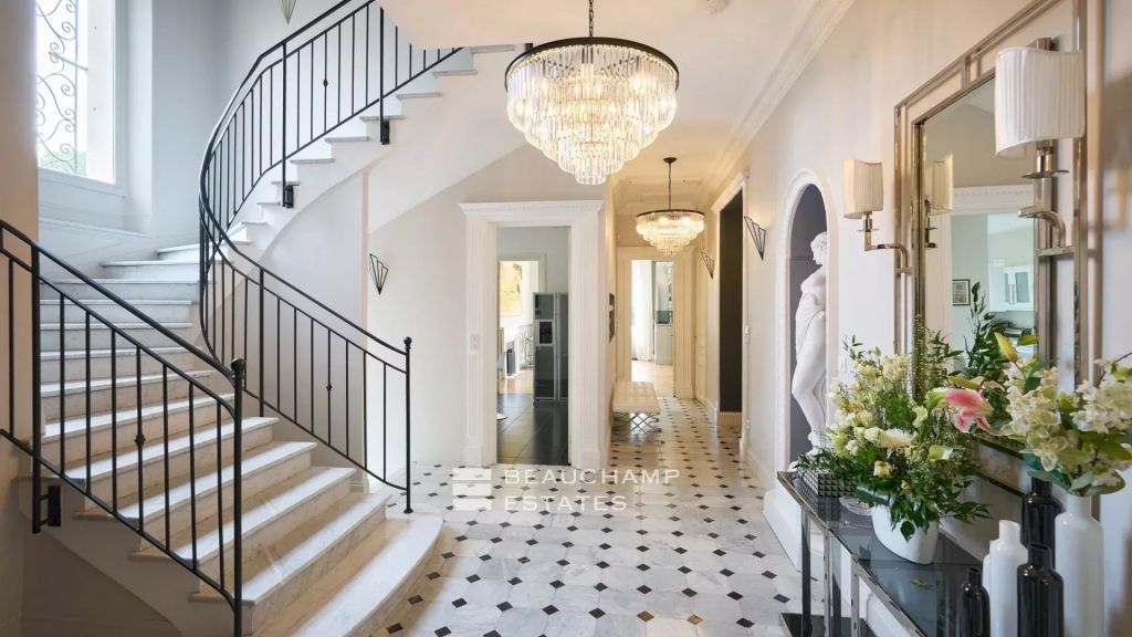 Cannes – Superb Villa Belle Epoque located near of center – 10 Bedrooms